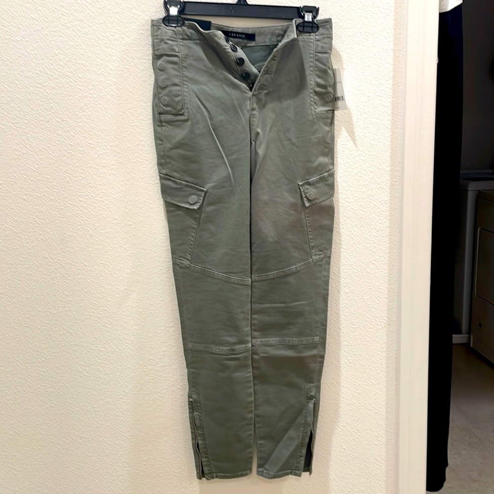 JBrand Jeans. Fit - Brigitte. High-Rise. Sky High Utility Cargo. Style JB000484
